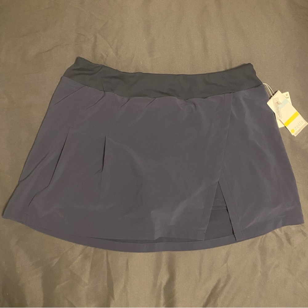 NWT Navy Zella Skort